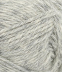 Nahaufnahme von Sandnes Garn Atlas 1042 Grey Mottled