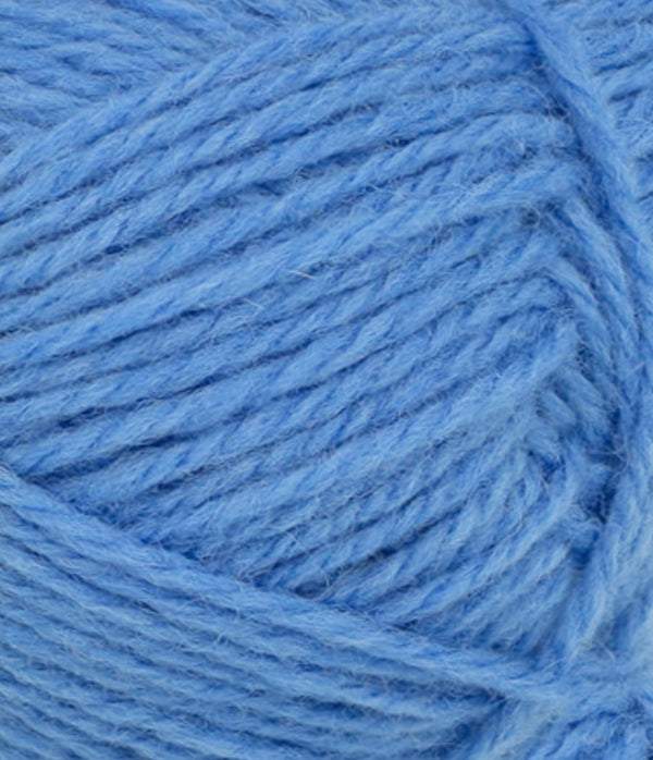 Nahaufnahme von Sandnes Garn Atlas 5824 Provance Blue