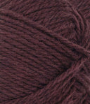 Nahaufnahme von Sandnes Garn Atlas by PetiteKnit 4682 Velvet Fig