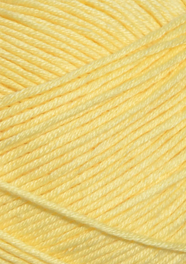 Nahaufnahme von Sandnes Garn Mandarin Petit 2102 Spring Yellow