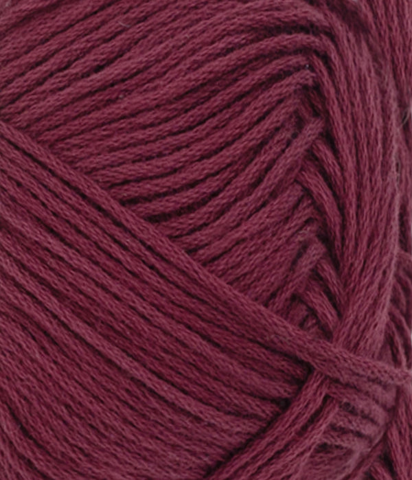 Nahaufnahme von Sandnes Garn Mandarin Petit 4372 Deep Burgundy