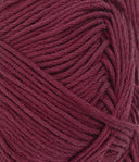 Nahaufnahme von Sandnes Garn Mandarin Petit 4372 Deep Burgundy
