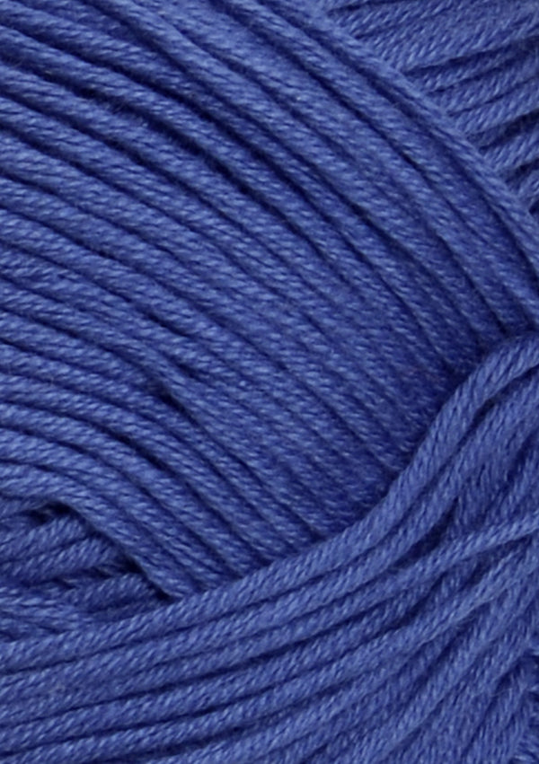 Nahaufnahme von Sandnes Garn Mandarin Petit 5844 Medium Blue