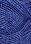 Nahaufnahme von Sandnes Garn Mandarin Petit 5844 Medium Blue