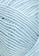 Nahaufnahme von Sandnes Garn Mandarin Petit 5930 Light Blue