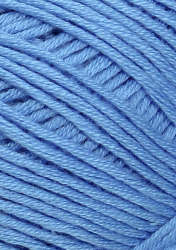 Nahaufnahme von Sandnes Garn Mandarin Petit 6015 Skylar Blue