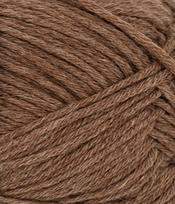 Nahaufnahme von Sandnes Garn Duo 2564 Golden Brown