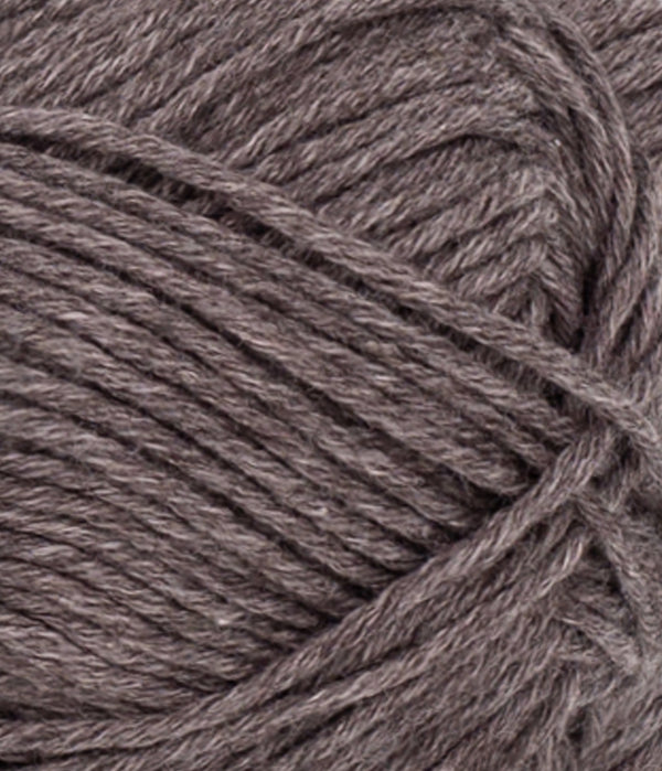 Nahaufnahme von Sandnes Garn Duo 3871 Espresso