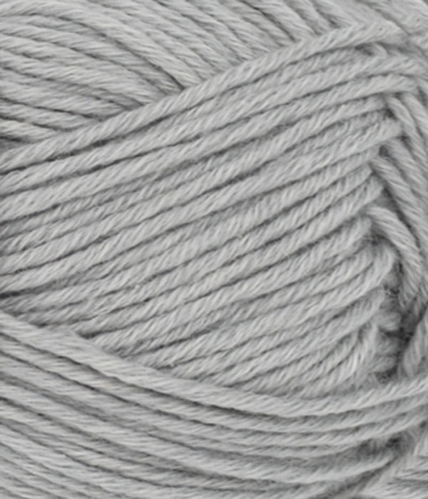 Nahaufnahme von Sandnes Garn Duo 6030 Light Grey