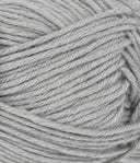 Nahaufnahme von Sandnes Garn Duo 6030 Light Grey