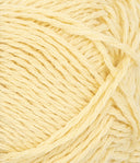 Nahaufnahme von Sandnes Garn Line 2112 Light Yellow