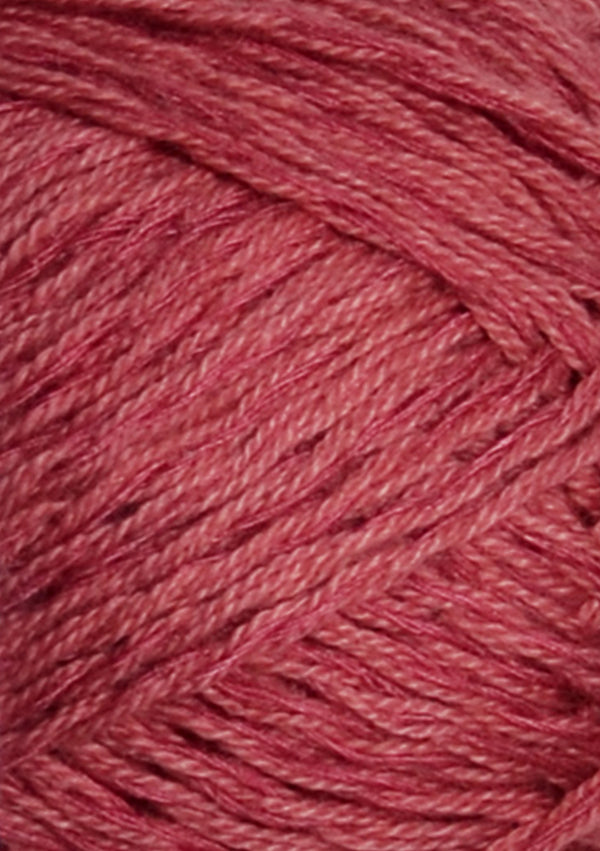 Nahaufnahme von Sandnes Garn Line 4335 Raspberry