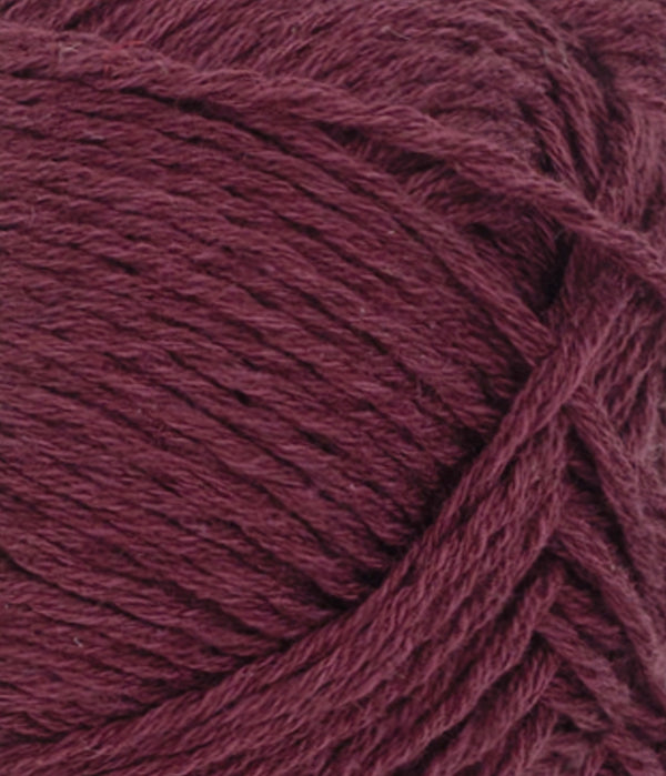 Nahaufnahme von Sandnes Garn Line 4372 Deep Burgundy