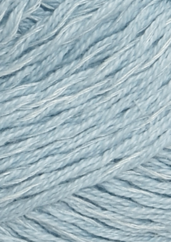 Nahaufnahme von Sandnes Garn Line 5930 Light Blue