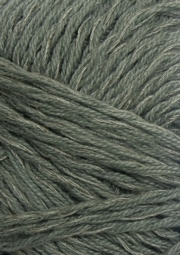 Nahaufnahme von Sandnes Garn Line 8561 Dusty Green