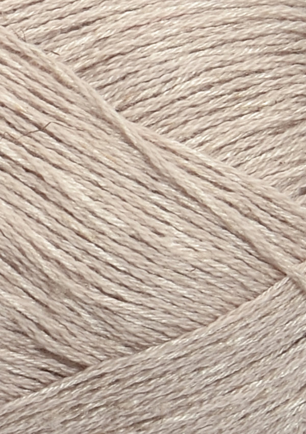Nahaufnahme von Sandnes Garn Tynn Line 2331 Light Beige