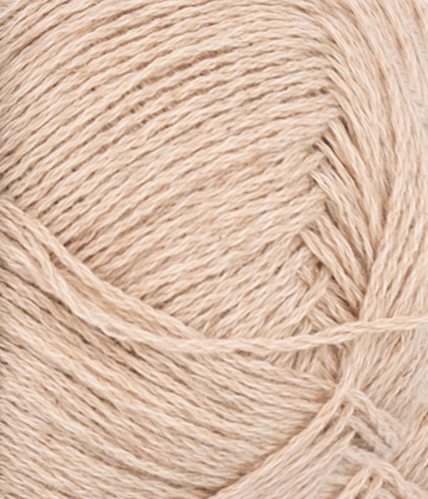 Nahaufnahme von Sandnes Garn Tynn Line 3021 Light Beige