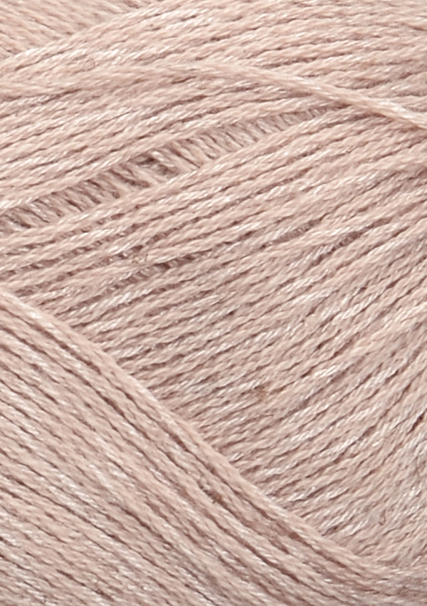Nahaufnahme von Sandnes Garn Tynn Line 3511 Powder Pink