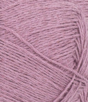 Nahaufnahme von Sandnes Garn Tynn Line 4632 Rosa Lavendel