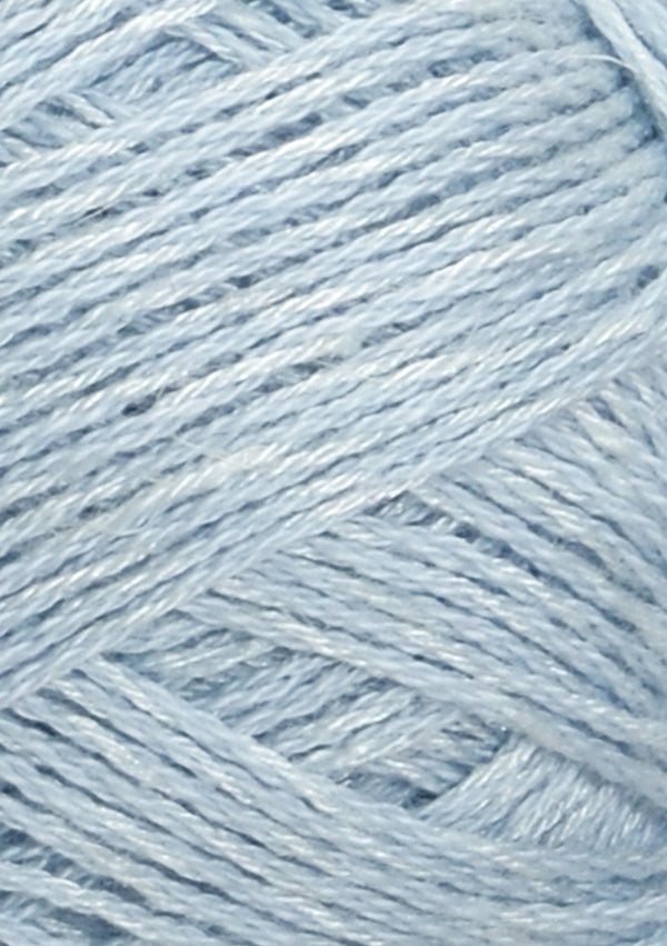 Nahaufnahme von Sandnes Garn Tynn Line 5930 Light Blue